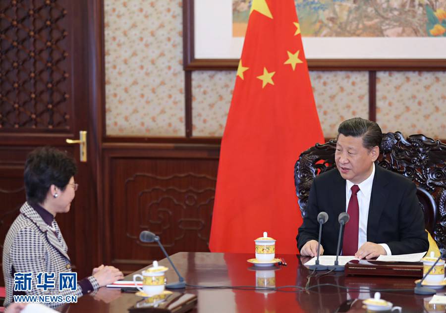 4月11日,国家主席习近平在中南海会见新当选并获中央政府任命的香港特别行政区第五任行政长官林郑月娥。 新华社记者 鞠鹏 摄